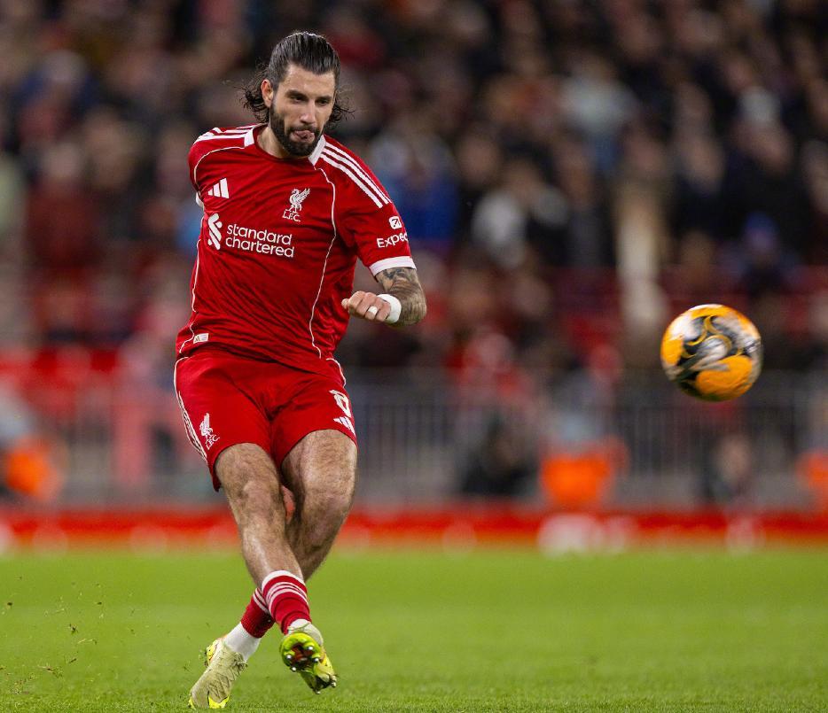 PP电子(中国)-索博任意球破僵局，萨拉赫回归铁卫造乌龙，利物浦3-0完胜马赛