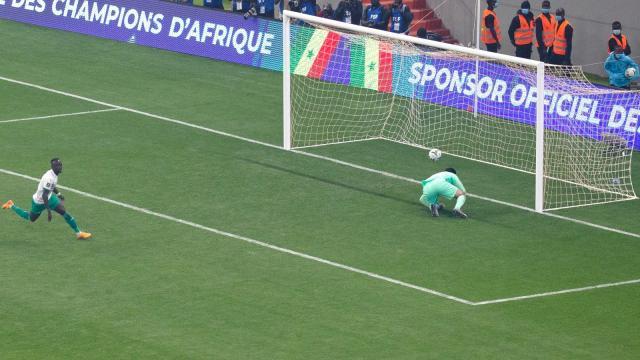 PP电子(中国)-马内回家探亲 塞内加尔球迷见到偶像激动语无伦次