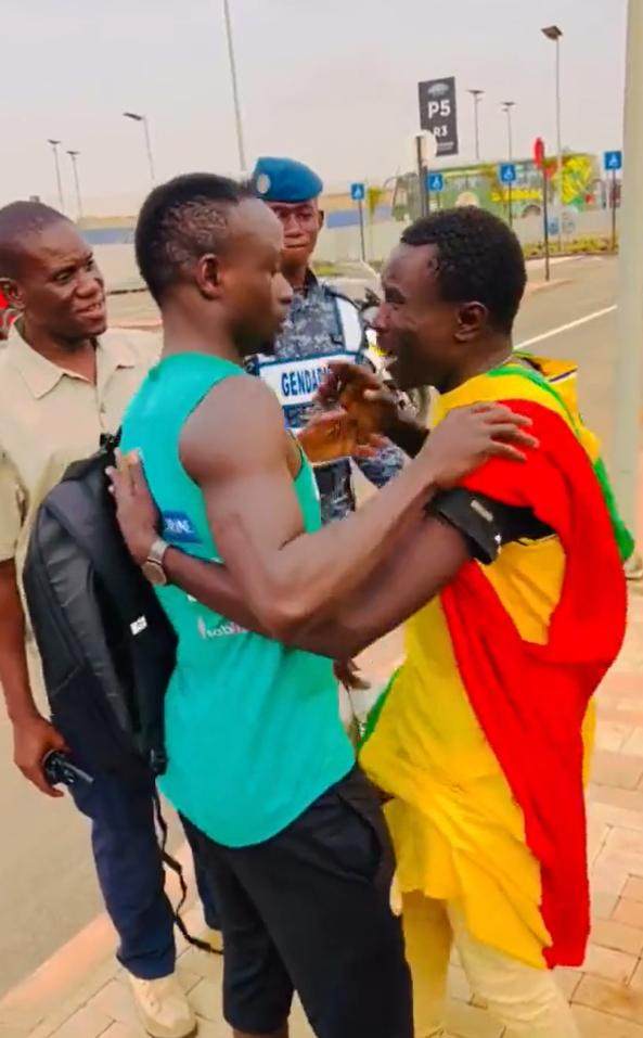 PP电子(中国)-马内回家探亲 塞内加尔球迷见到偶像激动语无伦次