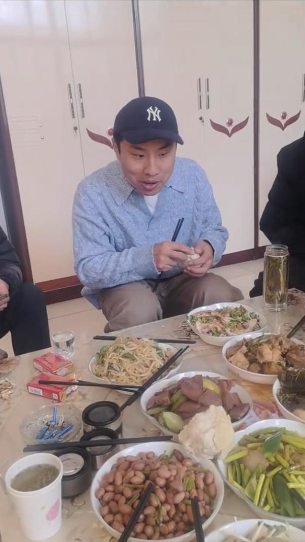 PP电子(中国)-明星过年大型 “卸妆现场”!全员恢复出厂设置,最接地气竟是他