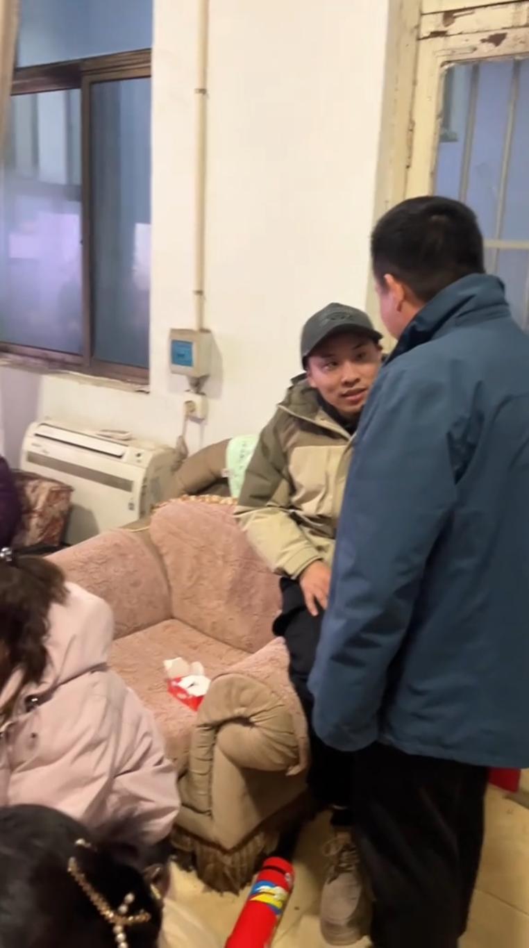 PP电子(中国)-明星过年大型 “卸妆现场”!全员恢复出厂设置,最接地气竟是他