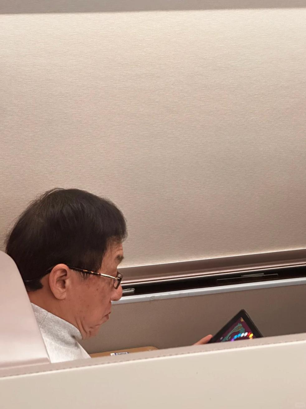 PP电子(中国)-明星过年大型 “卸妆现场”!全员恢复出厂设置,最接地气竟是他