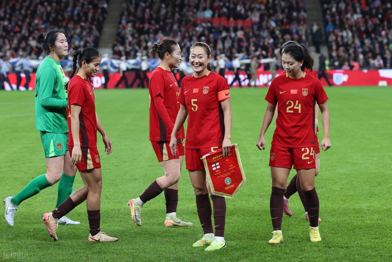 比赛还没开打，中国女足先迎来两个坏消息，球迷担忧！