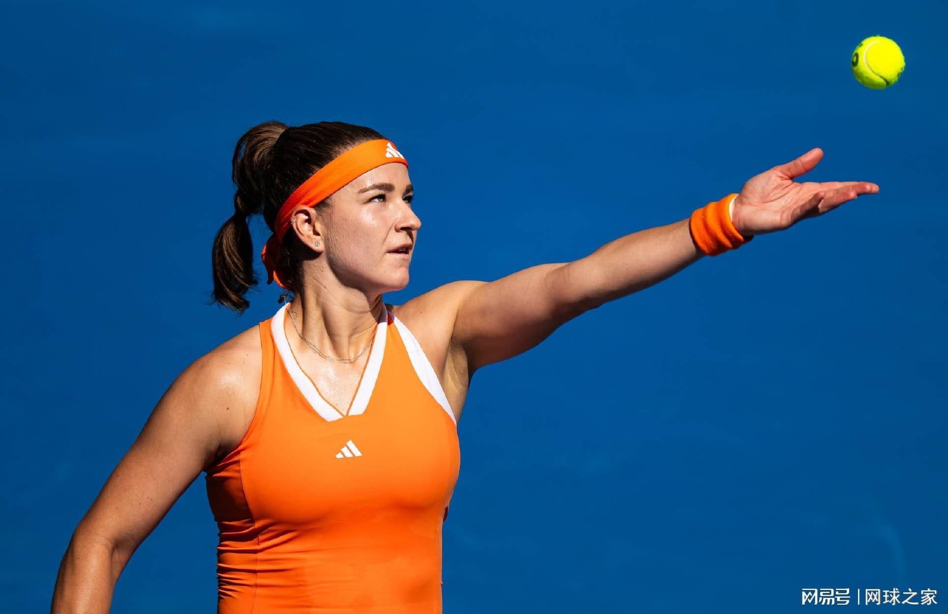 阿卡抱怨每轮都像跟费德勒对决一样难打,丝袜赞穆霍娃女版费天王