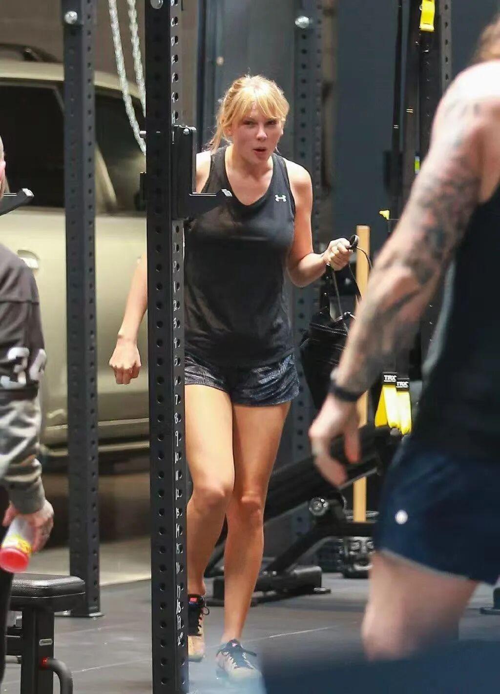 PP电子(中国)-Taylor Swift 霉霉在健身房，锻炼健康体格